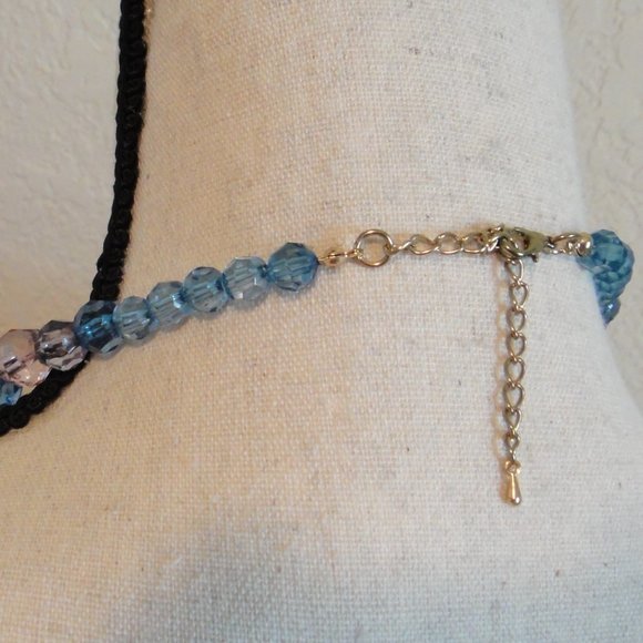 Floral Necklace - Picture 4 of 5